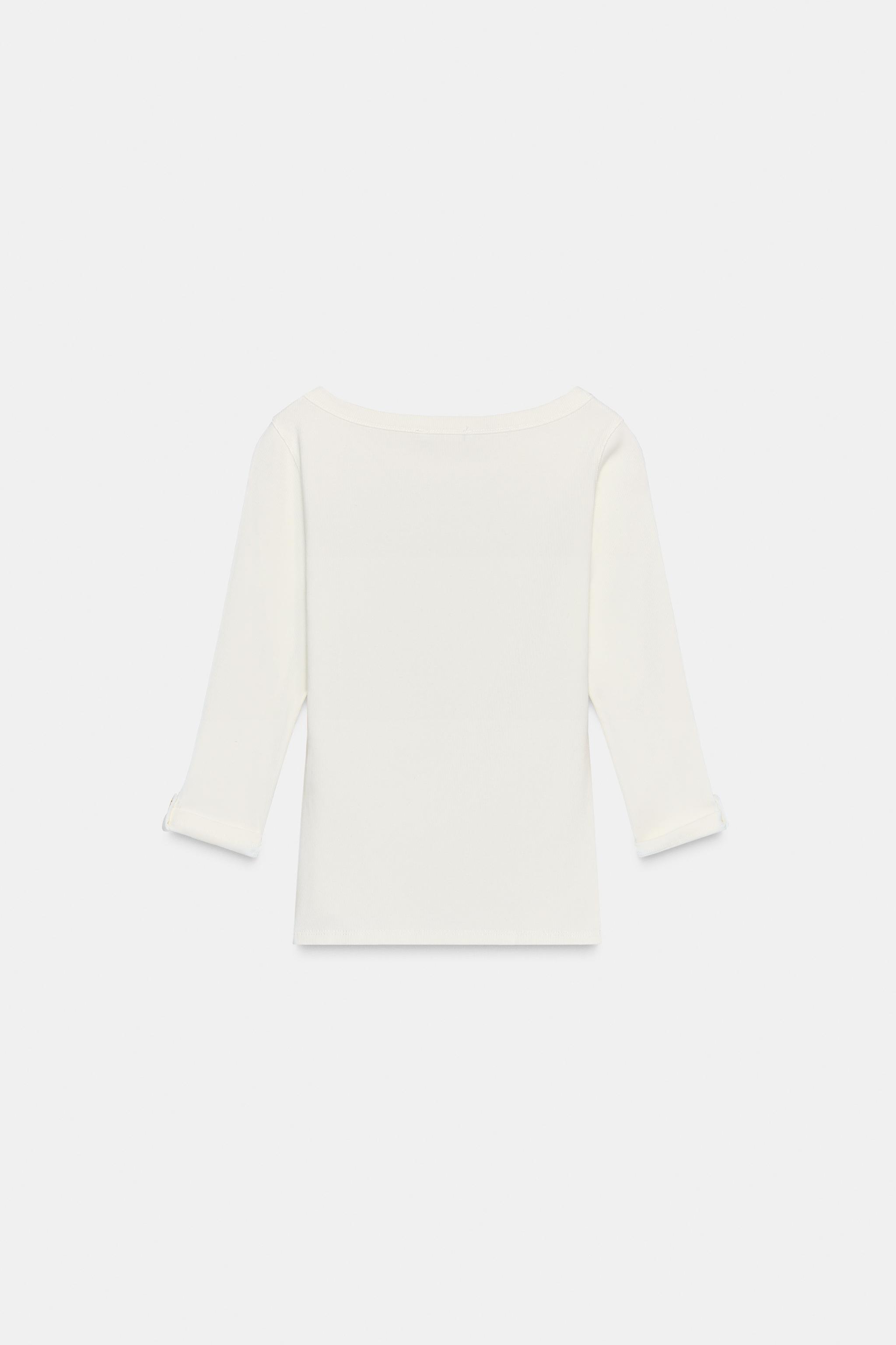 T-SHIRT CÔTELÉ AVEC BOUTON